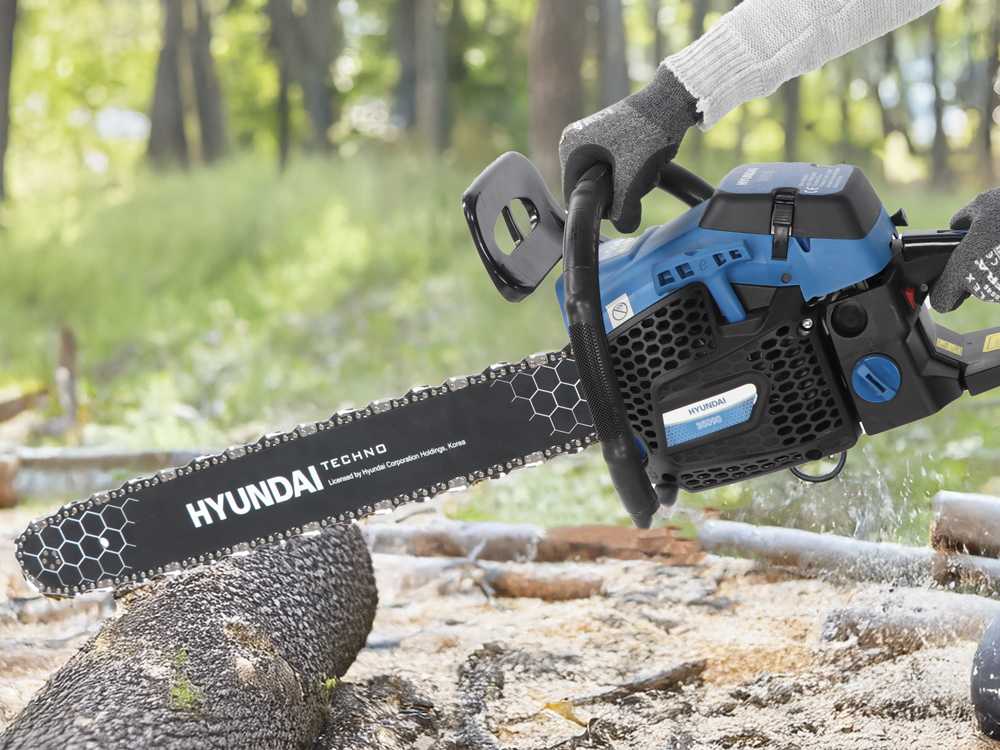 hyundai-rg5600-5-motosega-a-scoppio-da-abbattimento-lama-da-60cm-motosega-a-scoppio-hyundai-rg5600-5-59654_6_1743428280_IMG_67ea9ab82f36d - Novapoli