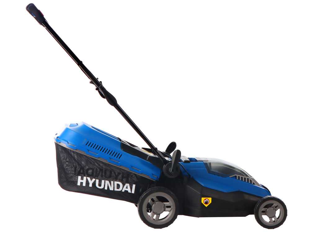hyundai-ze38-d40-tagliaerba-a-batteria-senza-batterie-e-caricabatterie-rasaerba-elettrico-a-batteria-hyundai-ze38-d40-44339_5_1695202505_IMG_650abcc986865 - Novapoli