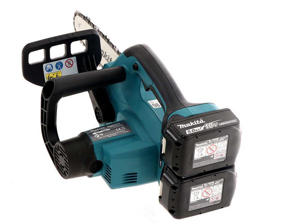 makita-duc252z-elettrosega-a-batteria-18v-senza-batteria-e-caricabatteria-elettrosega-a-batteria-makita-duc252z-2-batterie-da-5ah-18v-17576_0_1563983817_17564_0_1563982385_IMG_3460 - Novapoli