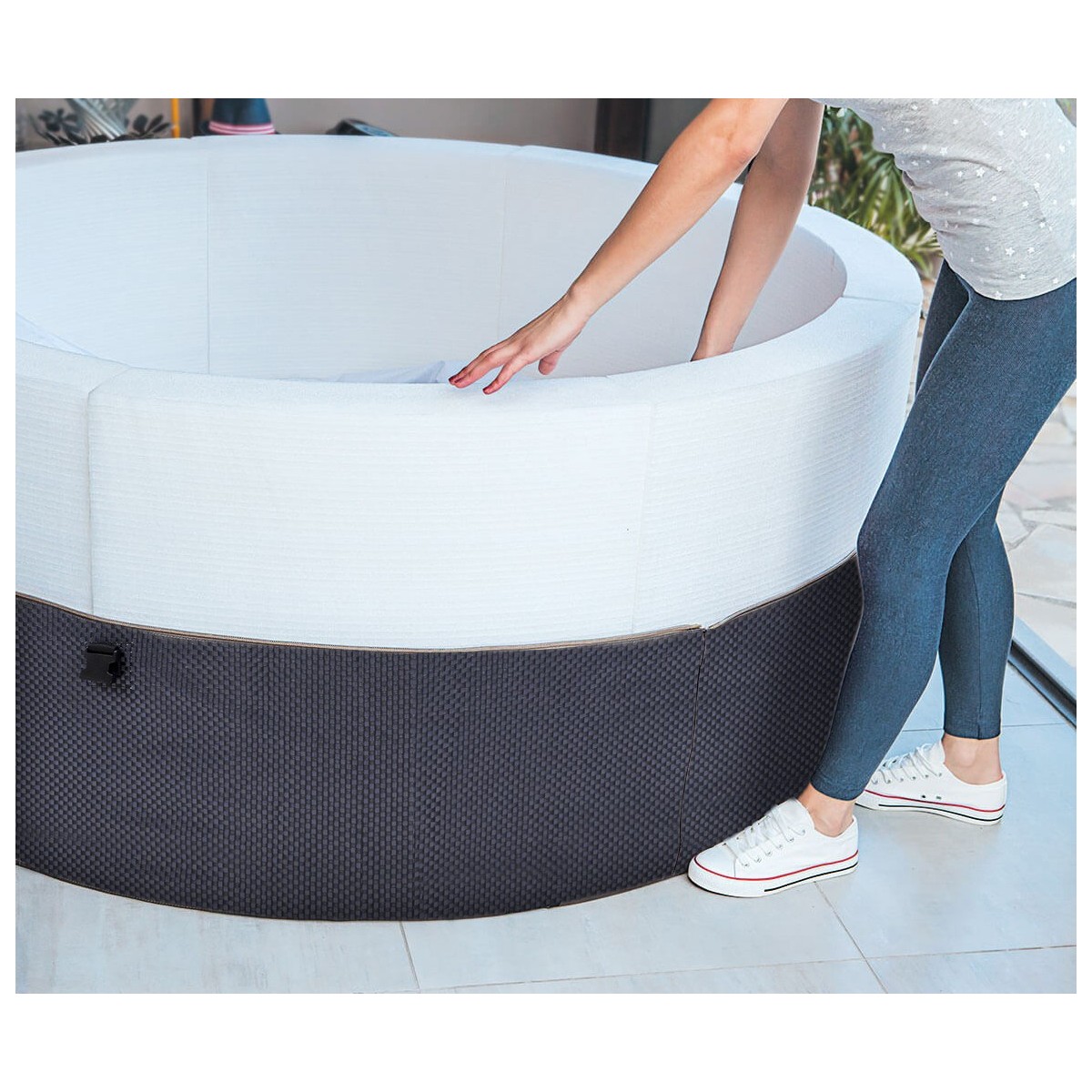piscina-idromassaggio-spa-156x70-mobili-rotonda-riscaldata-4-adulti-semi-rigida - Novapoli
