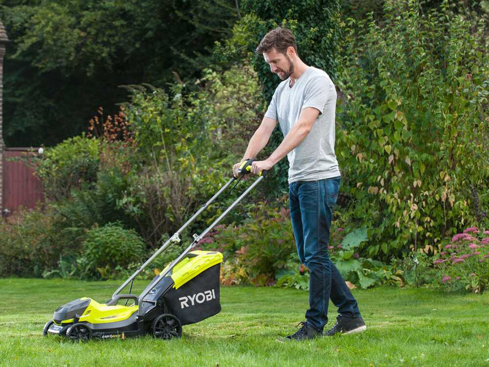 ryobi-rlm18x33b40-tagliaerba-a-batteria-18v-4ah-taglio-33-cm-rasaerba-a-batteria-ryobi-rlm18x33b40-29936_0_1623923287_IMG_60cb1a577517c - Novapoli