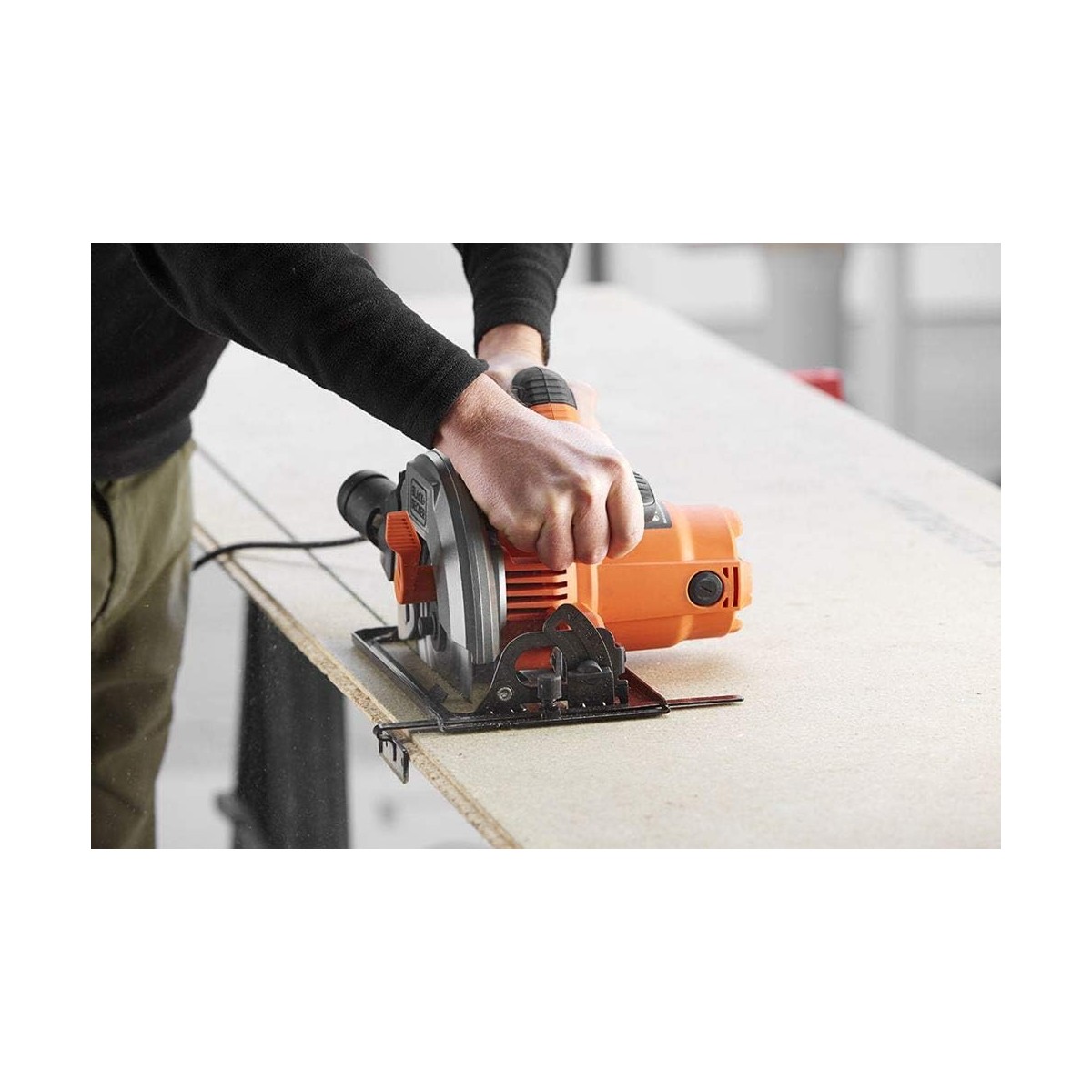 sega-circolare-black-decker-tagli-precisi-1500w-con-protezione-lama - Novapoli