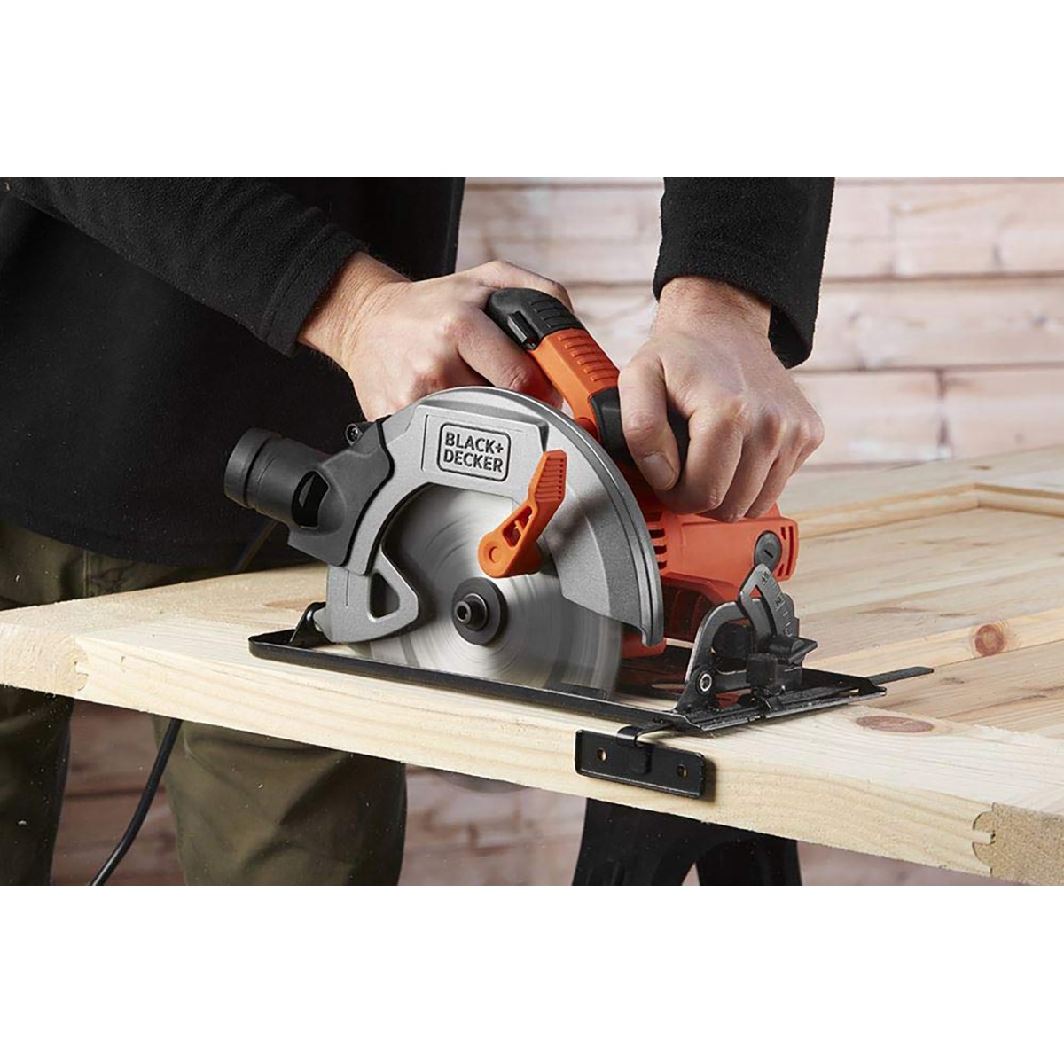 sega-circolare-black-decker-tagli-precisi-1500w-con-protezione-lama - Novapoli