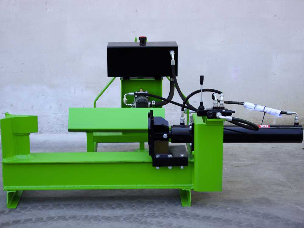 spaccalegna-a-trattore-20t-orizzontale-spaccalegna-orizzontale-con-attacco-a-3-punti-al-trattore-20-tonnellate-profi-1057_0_1507730409_IMG_7707 - Novapoli